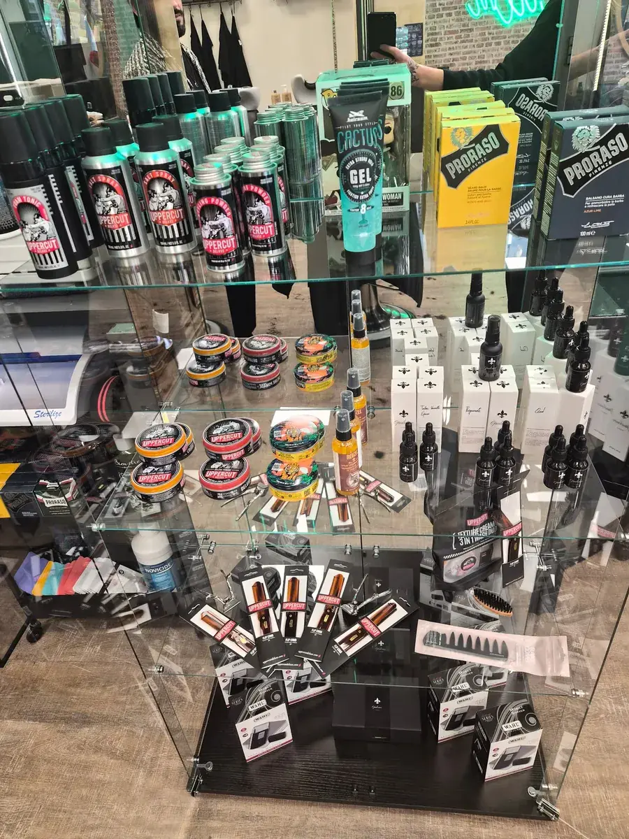 Produits de coiffage et de barbe en vente au salon CALM