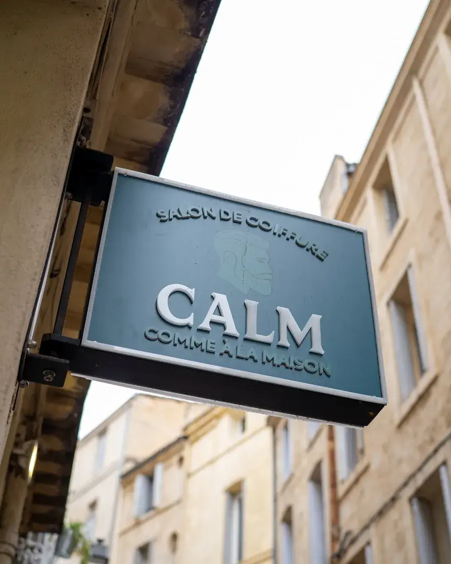 Enseigne CALM — Salon de coiffure — Comme à la maison