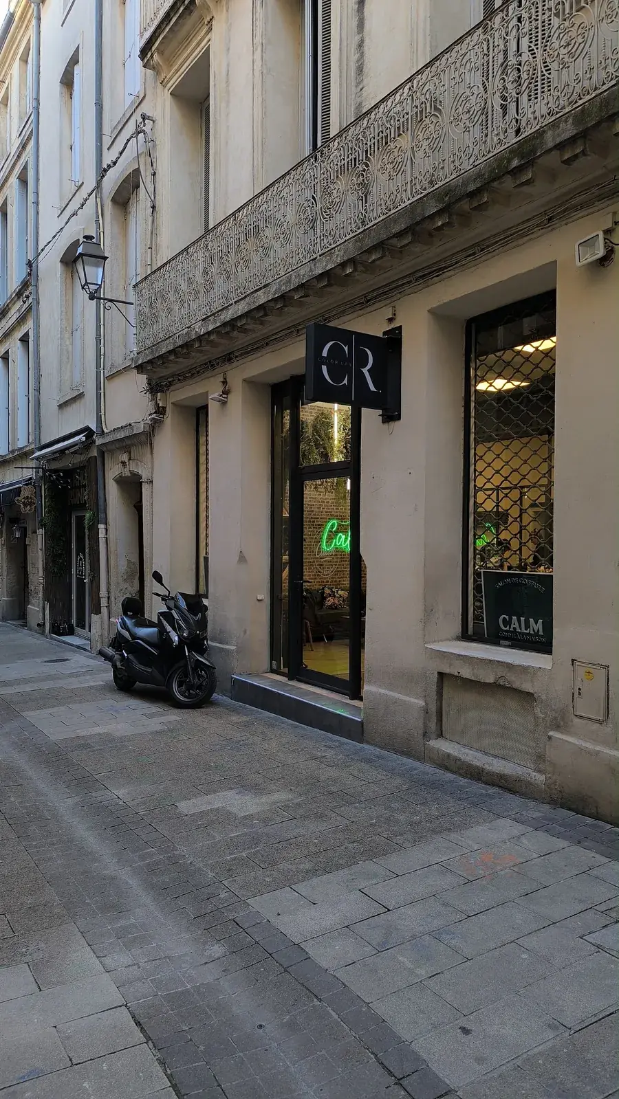 La rue devant le salon CALM à Montpellier